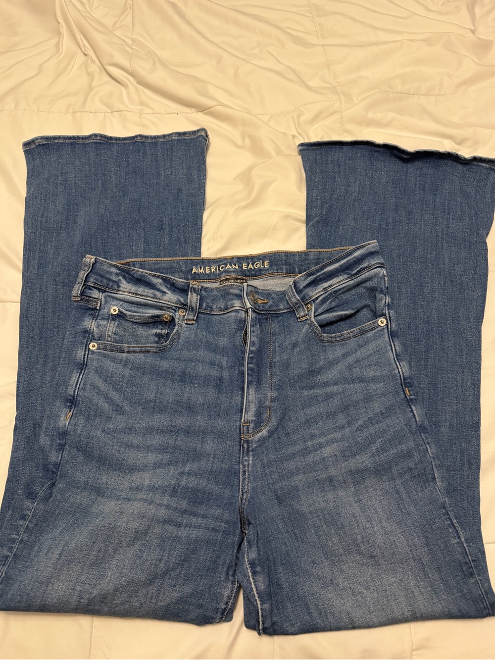 American Eagle size 12 regular jeans
Super high rise flare